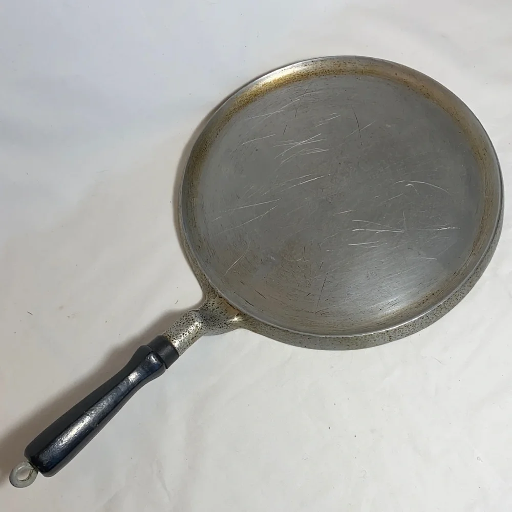 Vintage (1920-30’s) Club Hammercraft Aluminum Griddle with Black Wood Handle